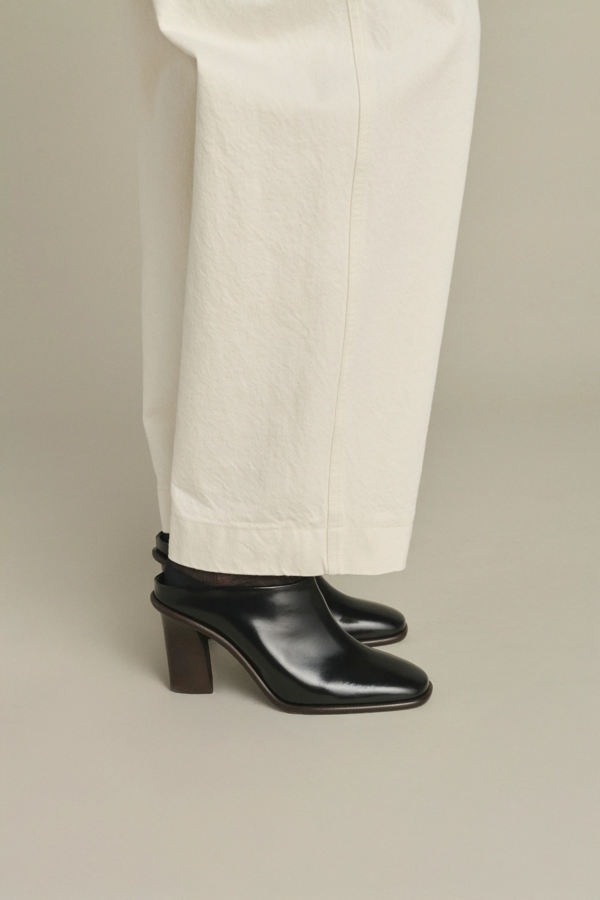 MULES ELBA BLACK - Image 6